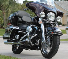 Black 2005 ELECTRA GLIDE CLASSIC FLHTCI w Stage One and Aftermarket Exhaust Pipes