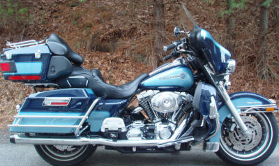 2005 Harley Davidson FLHTCU Ultra Classic Electra Glide w Two-Tone Dark Blue and Light Blue paint color