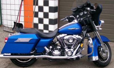 2007 Harley Davidson Street Glide with Pacific blue denim paint color option and a true dual exhaust system