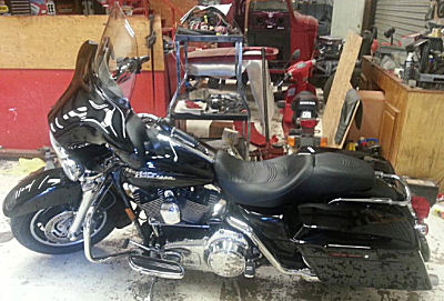 Black and Chrome 2007 Harley Davidson Street Glide w $3000 in Extras 