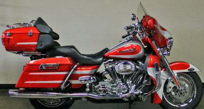 2008 Harley Davidson Ultra Classic Electra Glide with Canyon Copper and Starlight Silver Two Tone Paint Color 