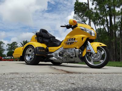 Yellow 2009 Honda Goldwing 1800 Trike Motorcycle with Three Wheels