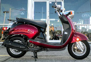 2009 Yamaha Vino 125 w 4 stroke engine and Raspberry Metallic burgundy red paint color option