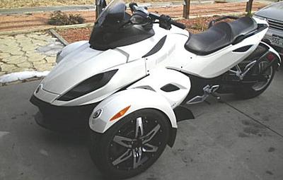 2010 Can Am Spyder RS-S SE5 wTwo brothers exhaust. juice box, sporty front rims, an electronic shifter, no clutch, paddle shift with thumb, 5 speed transmission with reverse 