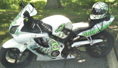 2005 HONDA CBR 600 F4 Green Lantern Bike with Custom Graphics and Motorcycle Helmet