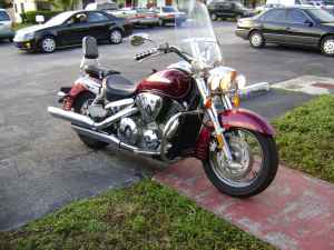2006 Honda VTX1300 with Light Bar, Back Rest for the Seat and Windshield