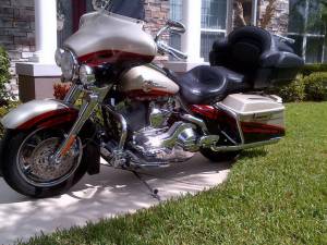 2009 Harley Davidson Electra Glide Ultra Classic (this photo is for example only; please contact seller for pics of the actual motorcycle for sale in this classified)