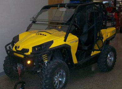 2011 CAN AM COMMANDER XT 1000 THAT HAS A 4000# WINCH, FUEL INJECTION V TWIN 85 HP ENGINE, ALUMINUM VISION RIMS AND GRIM REAPER TIRES, SPLIT WINDSHIELD AND REAR SCREEN, TILT STEERING & DUMP BOX 