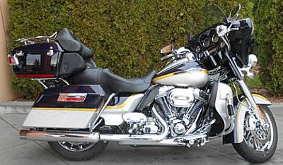 2012 Harley Davidson CVO Ultra Classic Electra Glide FLHTCUSE7 with a Wicked Sapphire, Stardust Silver paint color and Screamin' Eagle Motor