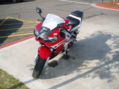 Red 1999 Yamaha R6