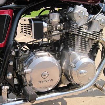 Custom 1980 Honda 750 Bobber motorcycle motor
